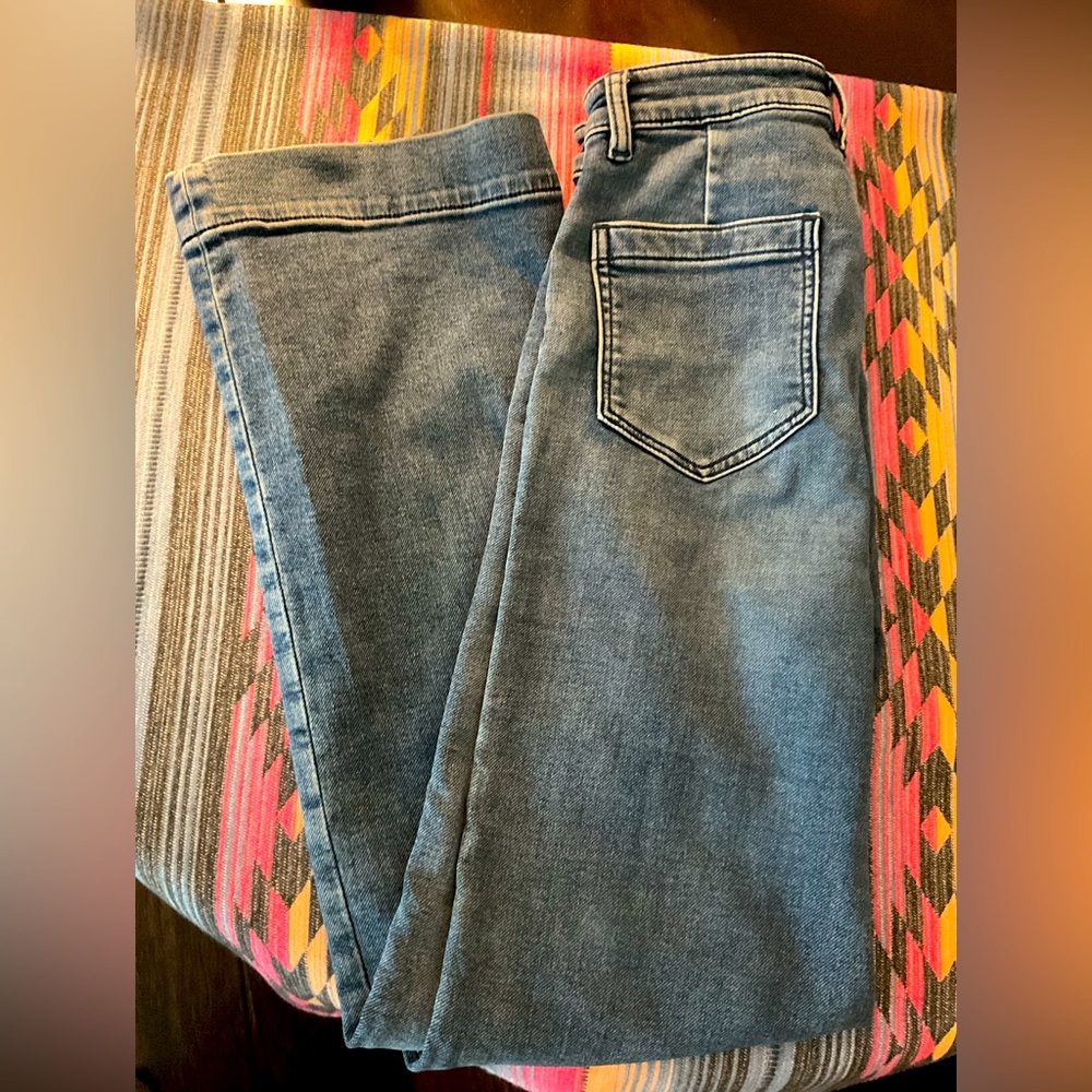 Faherty Women's Straight Leg Jeans in Classic Blue. Excellent condition. Size 28